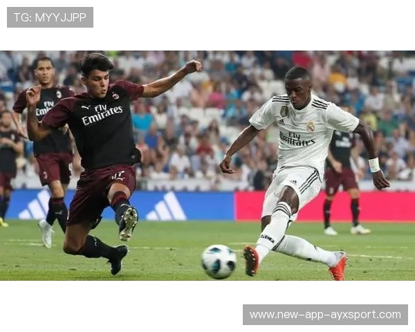 维尼修斯接长传后迅速内切：锋线上的独特艺术