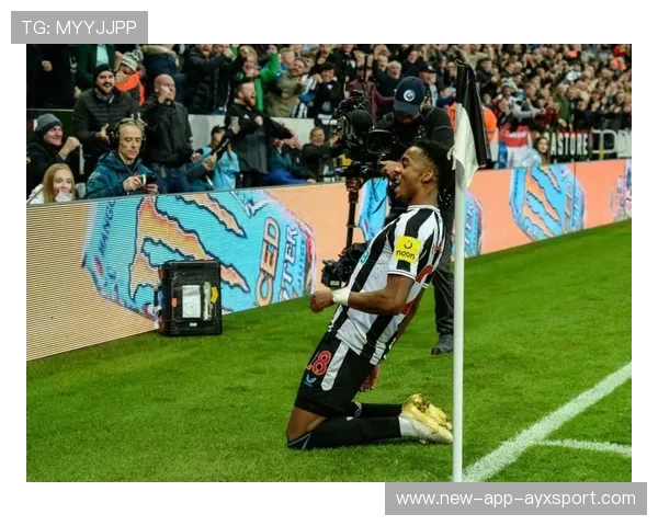 哈兰德顺势头槌破门，曼城气势如虹